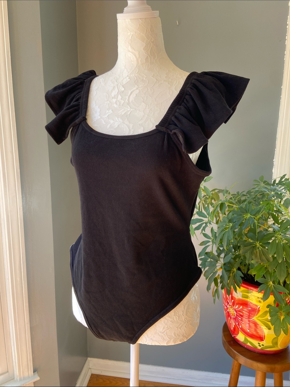 NWT Francesca’s Black Ruffle-Sleeve Ribbed Tank Bodysuit